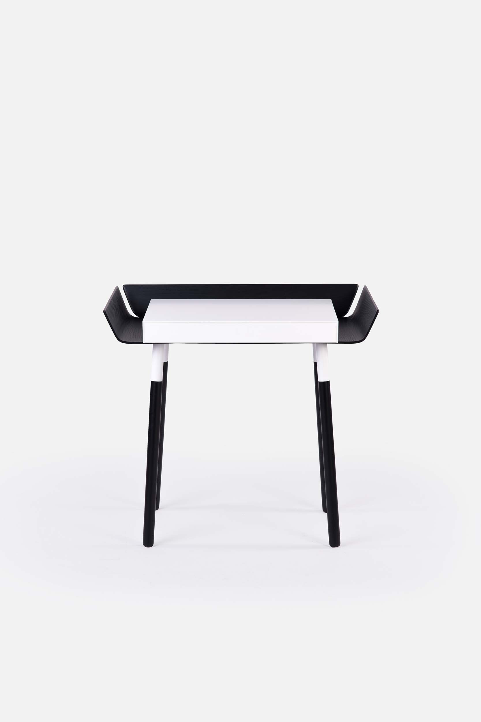 Kirjoituspöytäni 1 laatikko