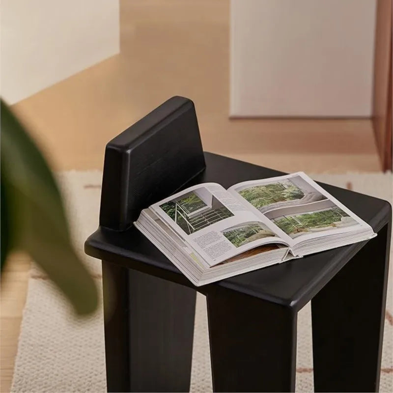 SkandiShop Netta Nordic massiivipuusta valmistettu olohuoneen jakkara