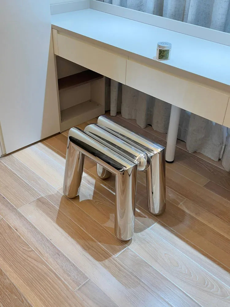 SkandiShop Nelli ruostumattomasta teräksestä valmistettu jakkara