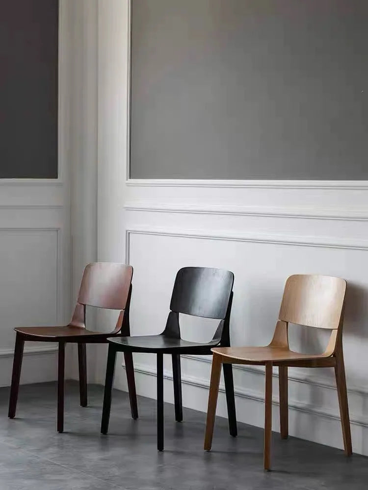 Sydänpuusta valmistettu massiivitammesta valmistettu tuoli