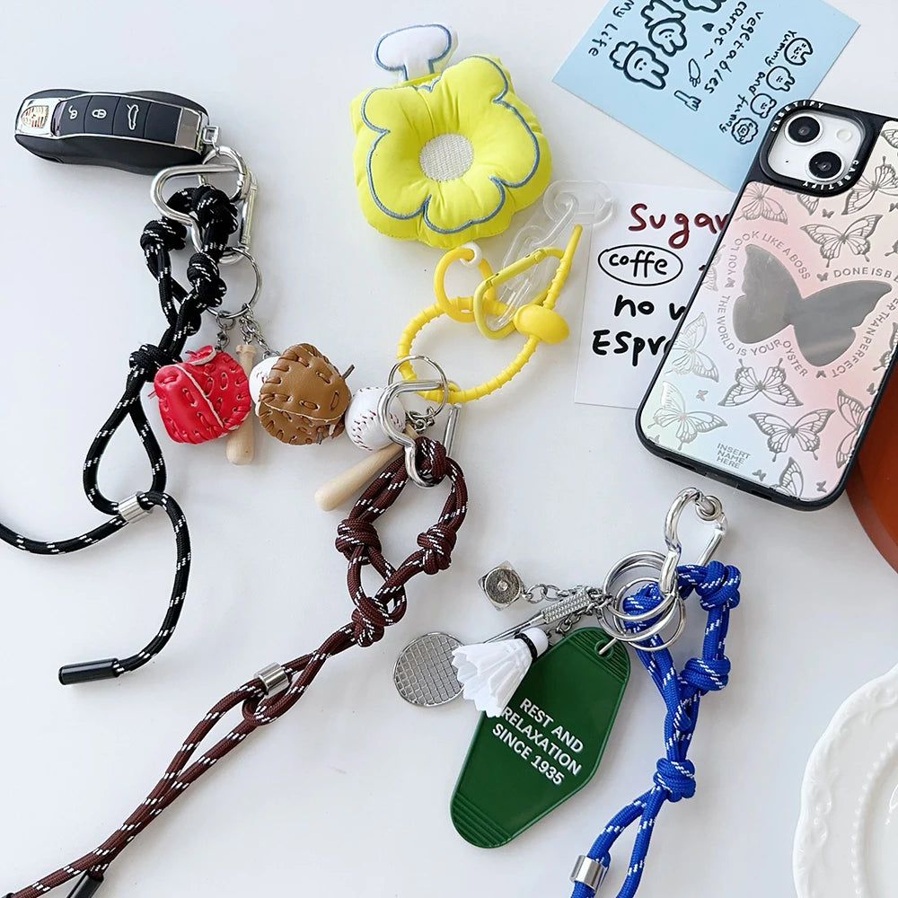 Alkuperäinen sulkapallokoristeinen avaimenperä