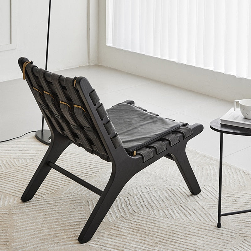 SkandiShop Retro -kokonaiskupuinen nahkasatulatuoli