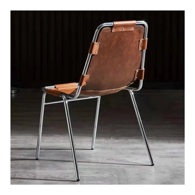 LuxeForge-nahkainen koristetuoli