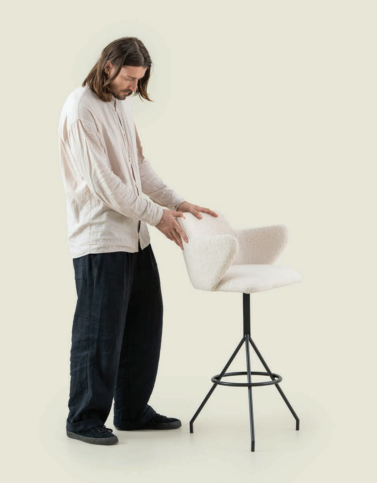 OXYQ-baarituoli – Rakkauskirje minimalismille